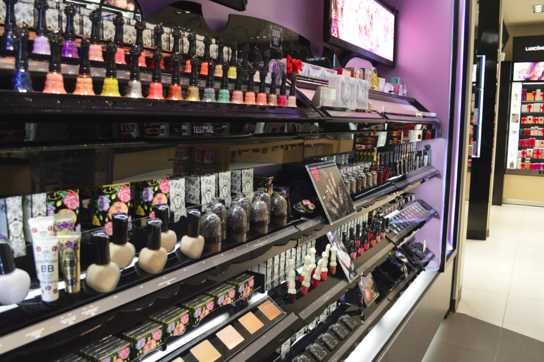 Cosmetics retail fixtures design