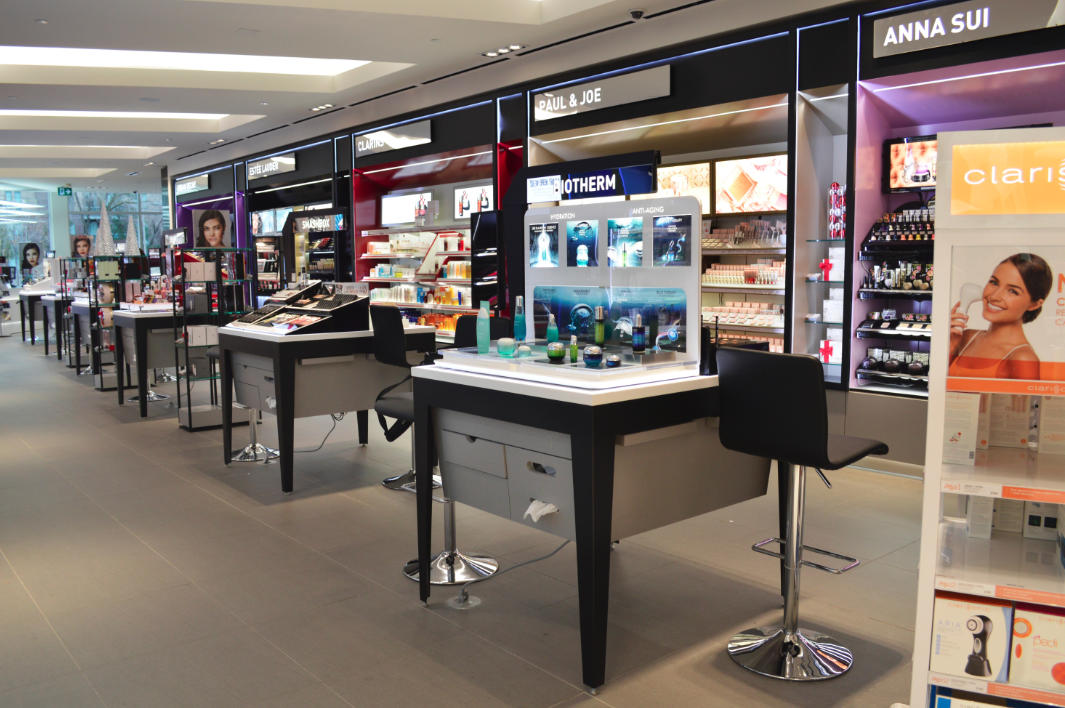 Cosmetics retail fixtures design
